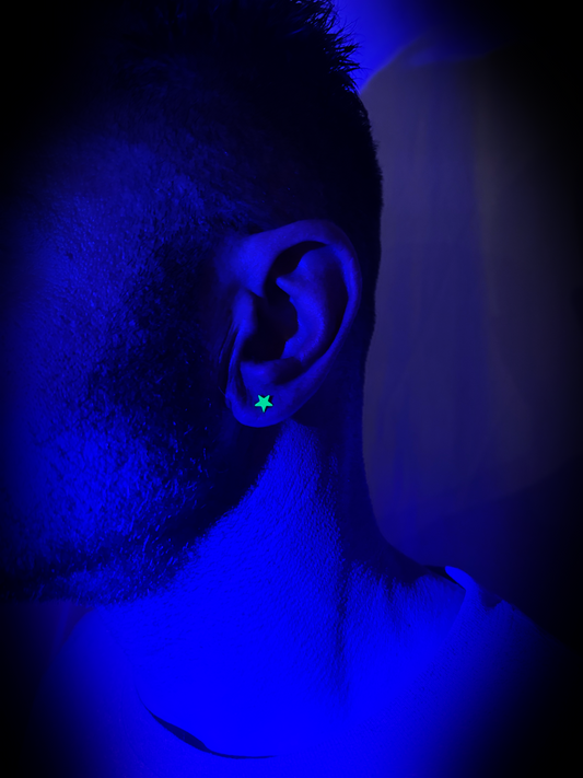 Clous d'oreilles étoile néon (3 couleurs)