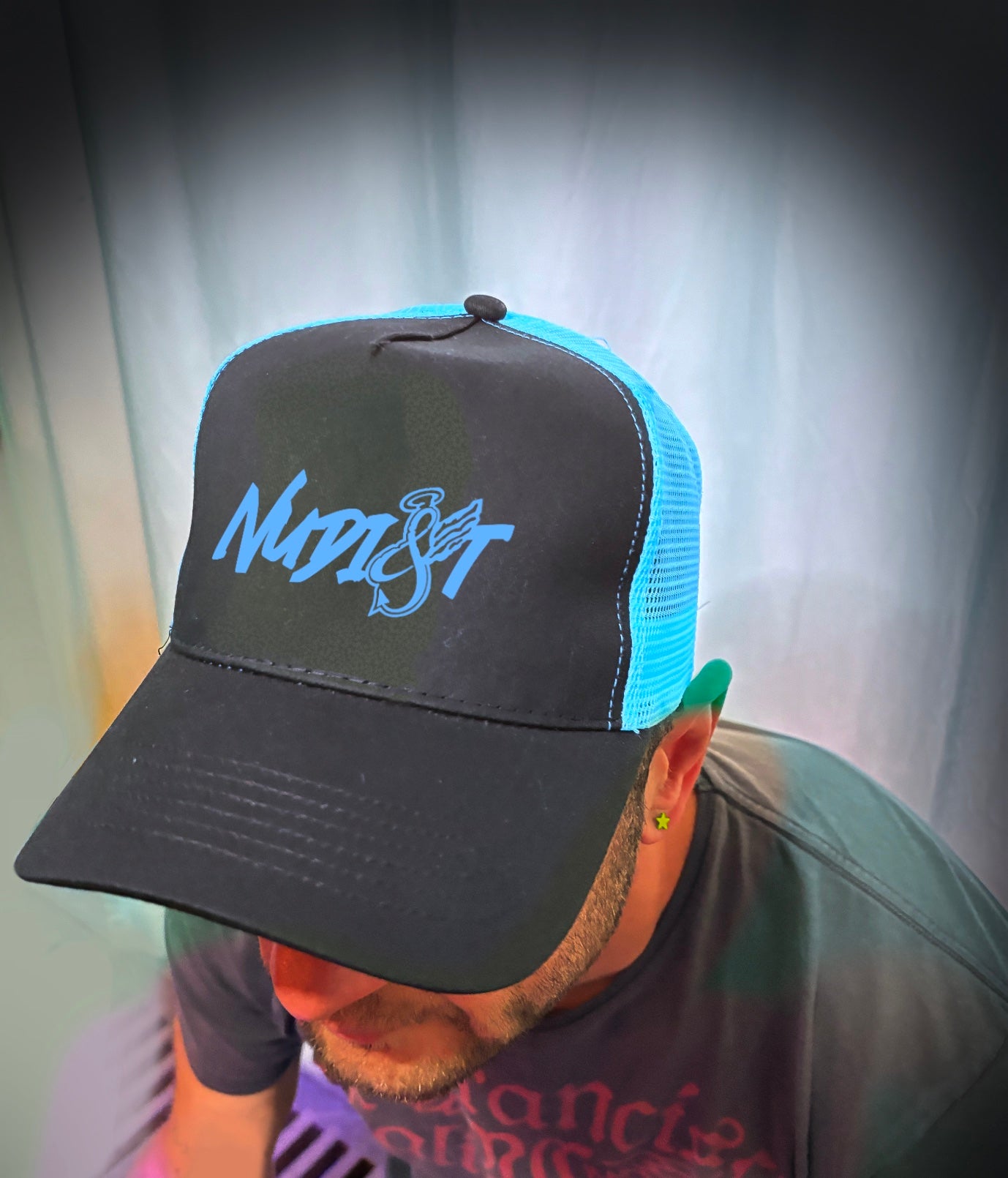 Sindays Nudist Trucker Hat (unisex)
