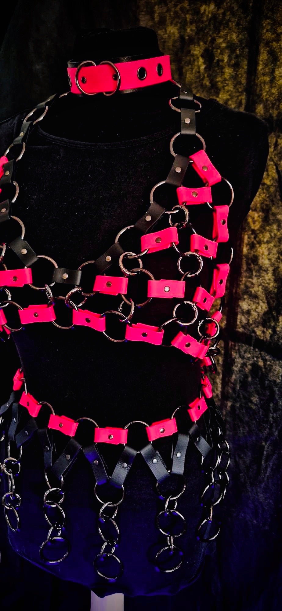 Neon Kinky Chain Harness Set met Choker!