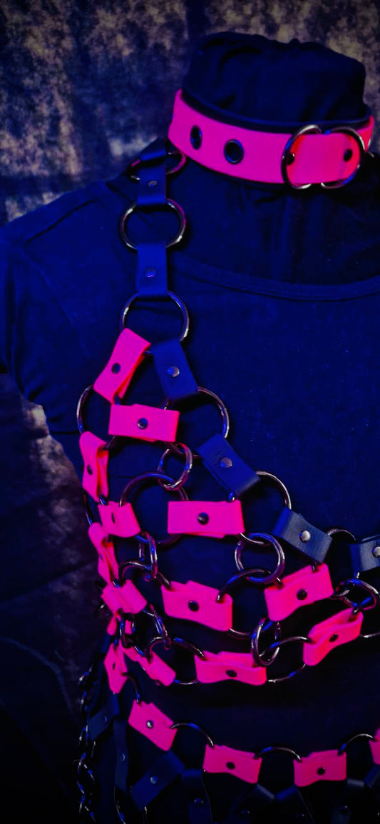 Ensemble de harnais à chaîne Neon Kinky avec tour de cou !