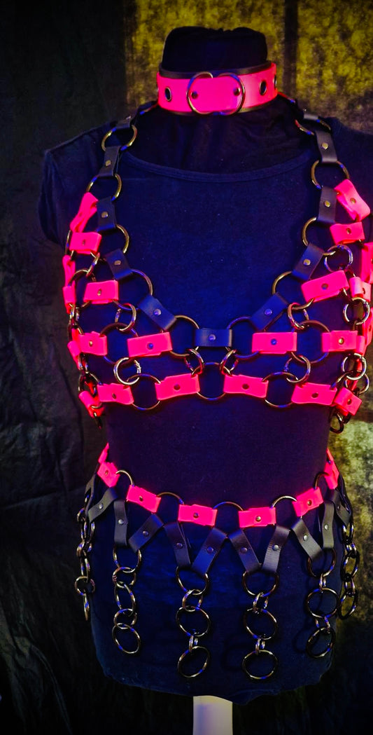 Ensemble de harnais à chaîne Neon Kinky avec tour de cou !