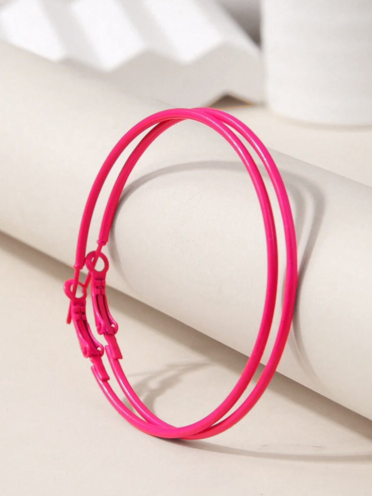 Boucles d'oreilles fluorescentes à grands anneaux